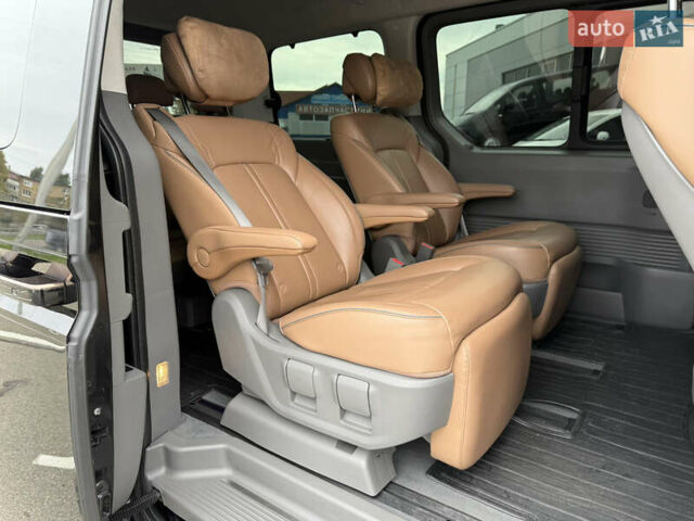 Черный Хендай Staria, объемом двигателя 2.2 л и пробегом 66 тыс. км за 49800 $, фото 16 на Automoto.ua