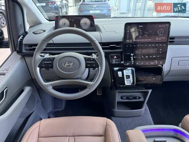 Чорний Хендай Staria, об'ємом двигуна 2.2 л та пробігом 8 тис. км за 51000 $, фото 18 на Automoto.ua