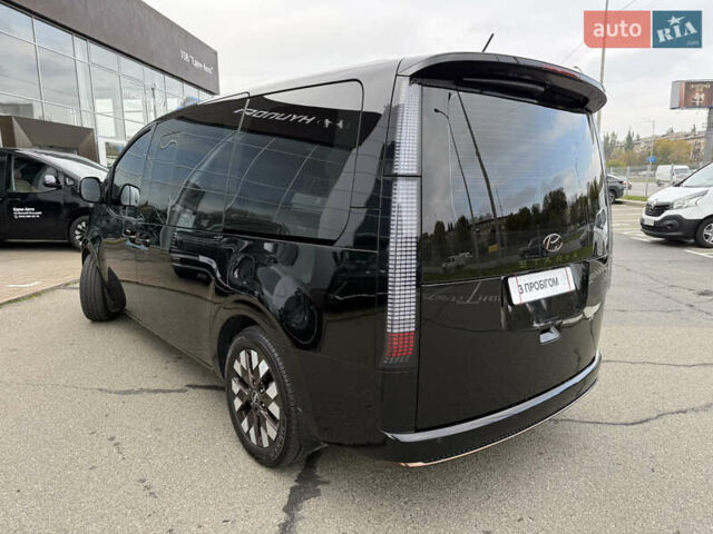 Черный Хендай Staria, объемом двигателя 2.2 л и пробегом 66 тыс. км за 49800 $, фото 10 на Automoto.ua