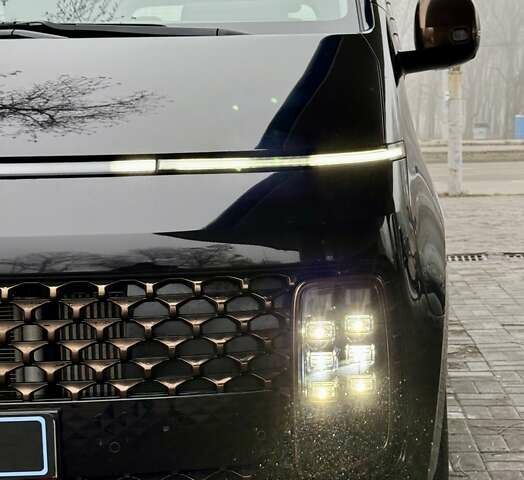 Чорний Хендай Staria, об'ємом двигуна 2.2 л та пробігом 8 тис. км за 59500 $, фото 6 на Automoto.ua