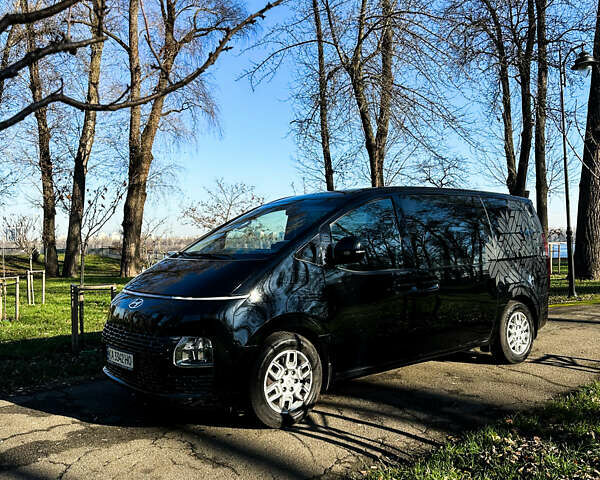 Черный Хендай Staria, объемом двигателя 2.2 л и пробегом 61 тыс. км за 36999 $, фото 7 на Automoto.ua