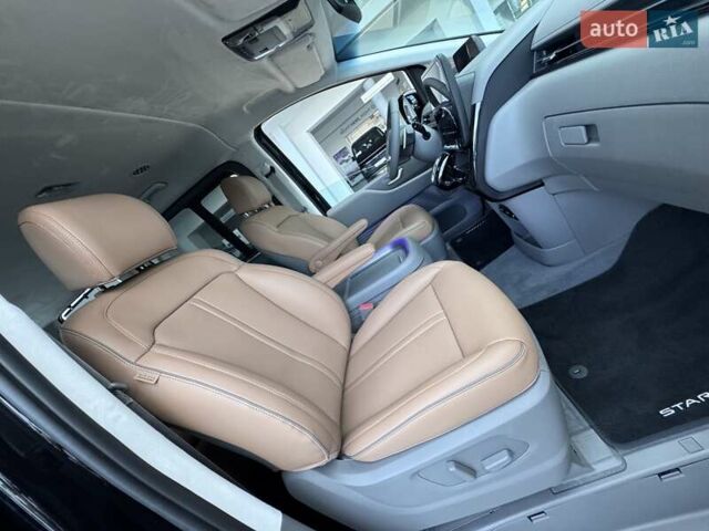 Чорний Хендай Staria, об'ємом двигуна 2.2 л та пробігом 8 тис. км за 51000 $, фото 32 на Automoto.ua