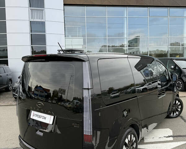 Черный Хендай Staria, объемом двигателя 2.2 л и пробегом 66 тыс. км за 49800 $, фото 7 на Automoto.ua