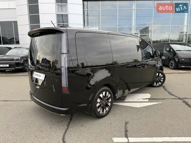 Черный Хендай Staria, объемом двигателя 2.2 л и пробегом 66 тыс. км за 49800 $, фото 9 на Automoto.ua