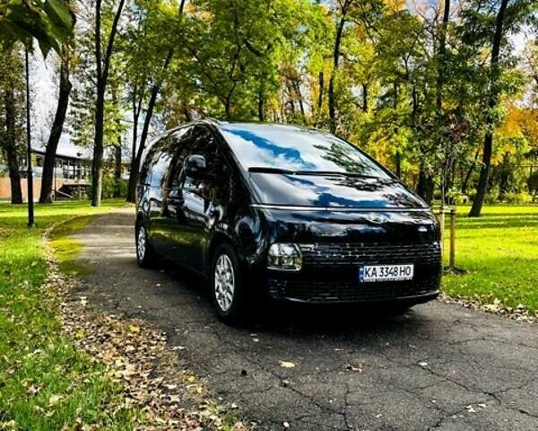 Черный Хендай Staria, объемом двигателя 2.2 л и пробегом 11 тыс. км за 42000 $, фото 5 на Automoto.ua