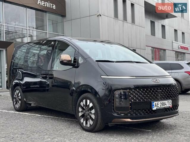 Чорний Хендай Staria, об'ємом двигуна 2.2 л та пробігом 8 тис. км за 51000 $, фото 2 на Automoto.ua