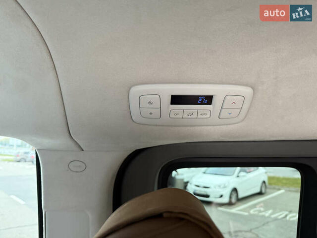 Черный Хендай Staria, объемом двигателя 2.2 л и пробегом 66 тыс. км за 49800 $, фото 12 на Automoto.ua