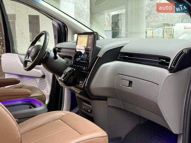 Чорний Хендай Staria, об'ємом двигуна 2.2 л та пробігом 8 тис. км за 59500 $, фото 42 на Automoto.ua