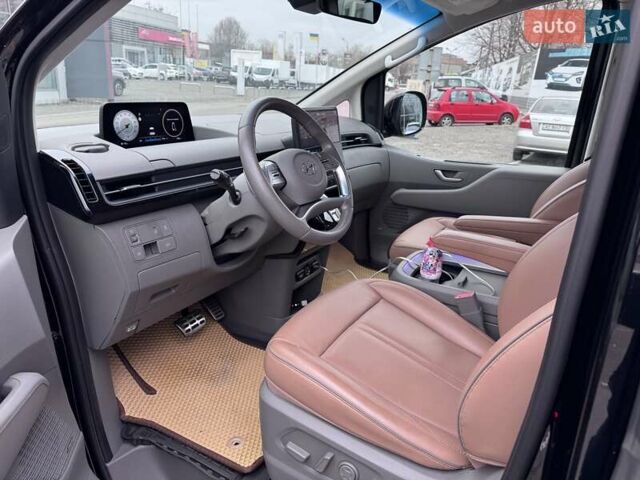 Чорний Хендай Staria, об'ємом двигуна 2.2 л та пробігом 8 тис. км за 51000 $, фото 7 на Automoto.ua