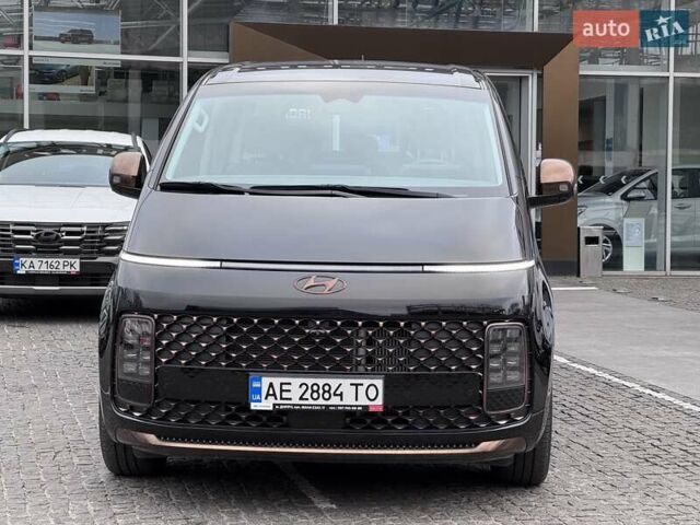 Чорний Хендай Staria, об'ємом двигуна 2.2 л та пробігом 8 тис. км за 51000 $, фото 1 на Automoto.ua