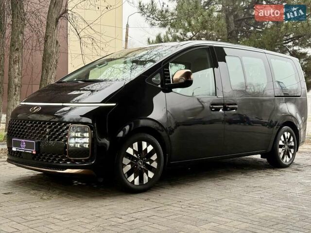 Чорний Хендай Staria, об'ємом двигуна 2.2 л та пробігом 8 тис. км за 59500 $, фото 3 на Automoto.ua