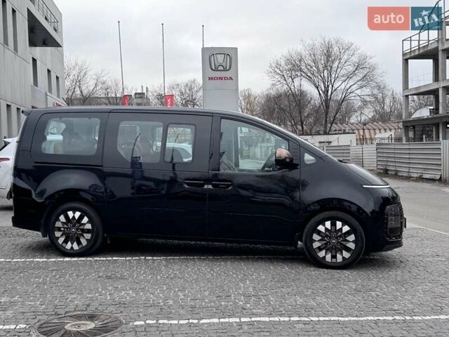 Чорний Хендай Staria, об'ємом двигуна 2.2 л та пробігом 8 тис. км за 51000 $, фото 3 на Automoto.ua