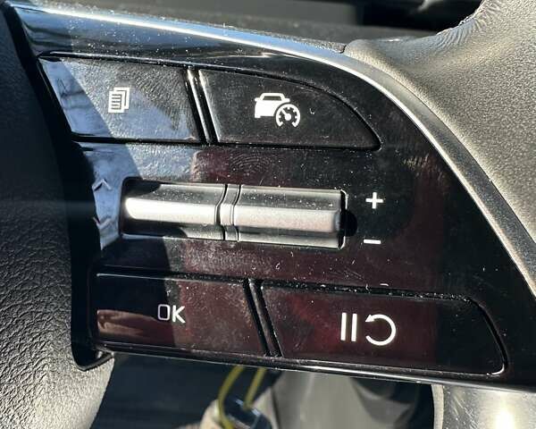 Черный Хендай Staria, объемом двигателя 2.2 л и пробегом 61 тыс. км за 36999 $, фото 17 на Automoto.ua