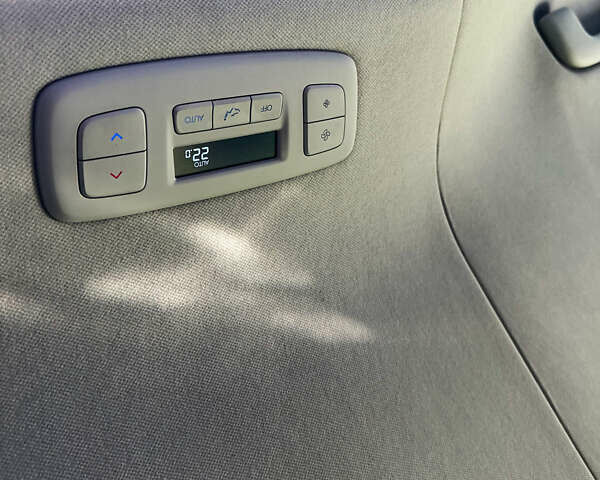 Черный Хендай Staria, объемом двигателя 2.2 л и пробегом 61 тыс. км за 36999 $, фото 13 на Automoto.ua