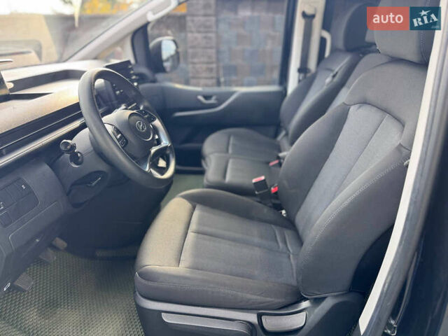 Черный Хендай Staria, объемом двигателя 2.2 л и пробегом 63 тыс. км за 22800 $, фото 13 на Automoto.ua