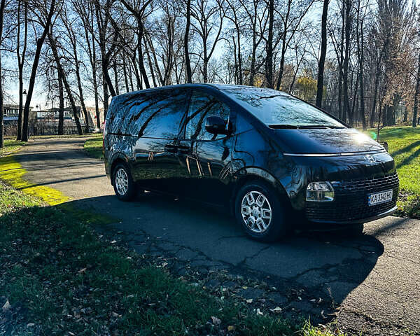 Черный Хендай Staria, объемом двигателя 2.2 л и пробегом 61 тыс. км за 36999 $, фото 6 на Automoto.ua