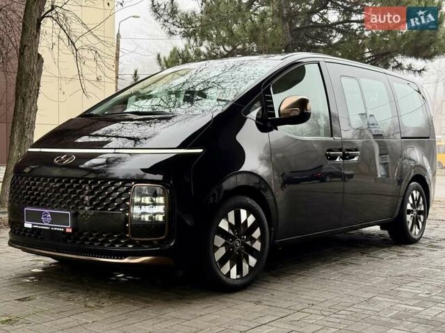 Чорний Хендай Staria, об'ємом двигуна 2.2 л та пробігом 8 тис. км за 59500 $, фото 1 на Automoto.ua