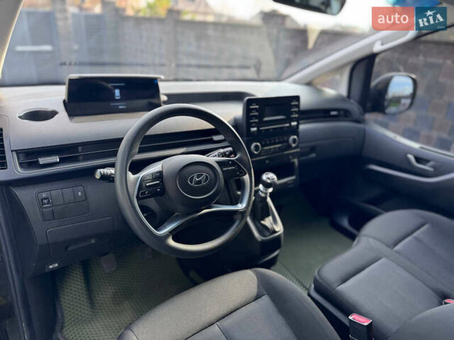 Черный Хендай Staria, объемом двигателя 2.2 л и пробегом 63 тыс. км за 22800 $, фото 12 на Automoto.ua