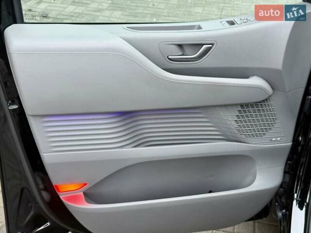 Чорний Хендай Staria, об'ємом двигуна 2.2 л та пробігом 8 тис. км за 59500 $, фото 23 на Automoto.ua