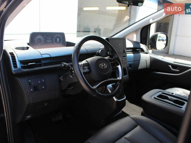 Черный Хендай Staria, объемом двигателя 2.2 л и пробегом 72 тыс. км за 45323 $, фото 18 на Automoto.ua