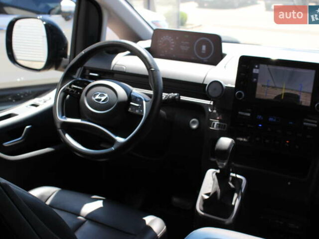 Черный Хендай Staria, объемом двигателя 2.2 л и пробегом 72 тыс. км за 45323 $, фото 24 на Automoto.ua