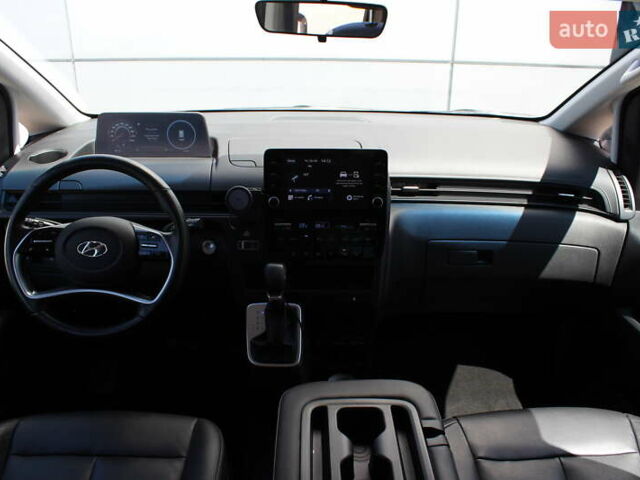 Черный Хендай Staria, объемом двигателя 2.2 л и пробегом 72 тыс. км за 45323 $, фото 23 на Automoto.ua