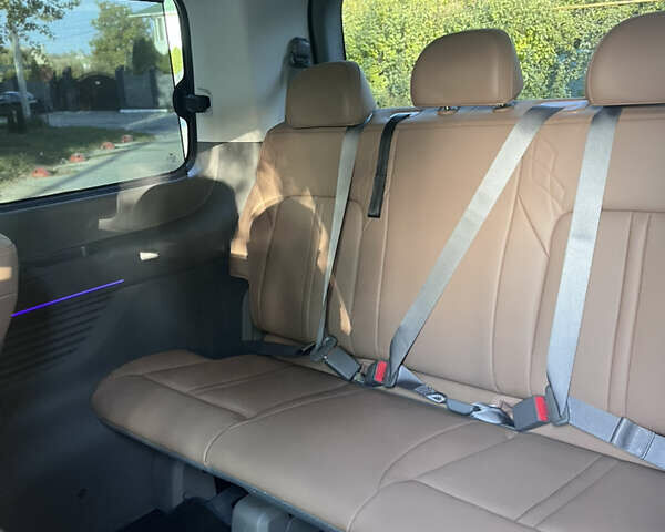 Черный Хендай Staria, объемом двигателя 2.2 л и пробегом 57 тыс. км за 49999 $, фото 10 на Automoto.ua