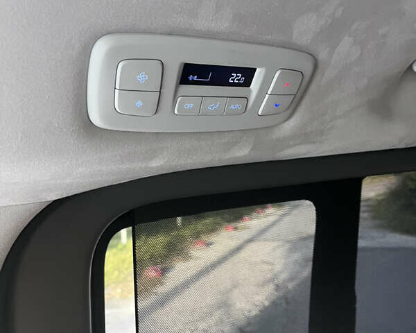 Черный Хендай Staria, объемом двигателя 2.2 л и пробегом 57 тыс. км за 49999 $, фото 23 на Automoto.ua