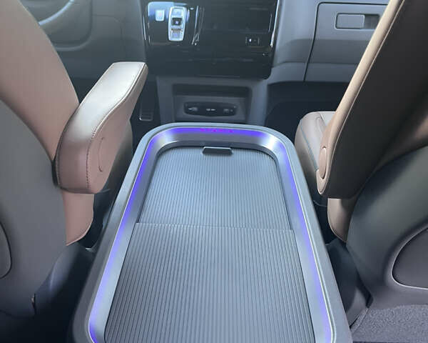 Черный Хендай Staria, объемом двигателя 2.2 л и пробегом 57 тыс. км за 49999 $, фото 14 на Automoto.ua