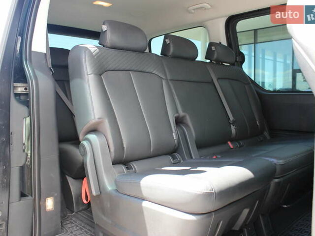 Черный Хендай Staria, объемом двигателя 2.2 л и пробегом 72 тыс. км за 45323 $, фото 44 на Automoto.ua