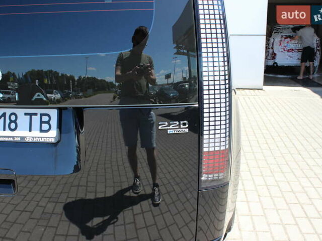 Черный Хендай Staria, объемом двигателя 2.2 л и пробегом 72 тыс. км за 45323 $, фото 7 на Automoto.ua