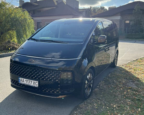 Черный Хендай Staria, объемом двигателя 2.2 л и пробегом 17 тыс. км за 55000 $, фото 4 на Automoto.ua