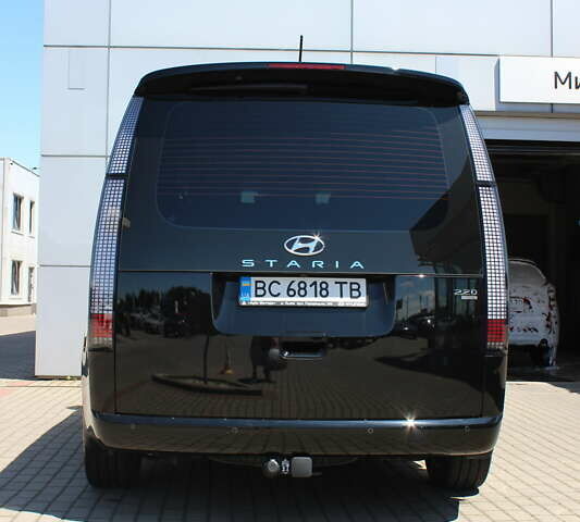 Черный Хендай Staria, объемом двигателя 2.2 л и пробегом 72 тыс. км за 45323 $, фото 6 на Automoto.ua