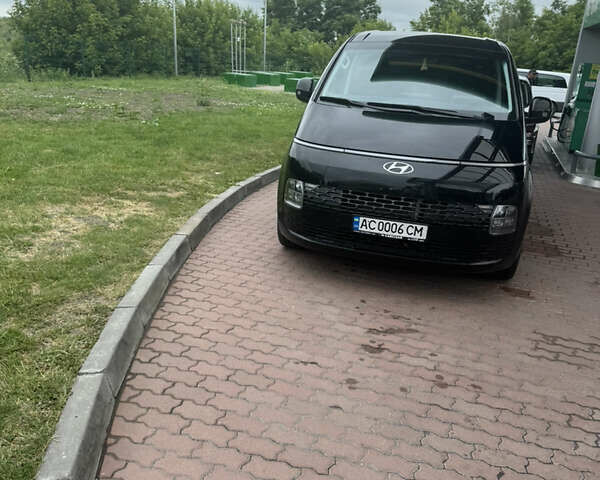 Чорний Хендай Staria, об'ємом двигуна 2.2 л та пробігом 35 тис. км за 47000 $, фото 2 на Automoto.ua