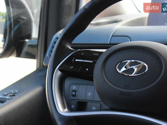 Черный Хендай Staria, объемом двигателя 2.2 л и пробегом 72 тыс. км за 45323 $, фото 27 на Automoto.ua