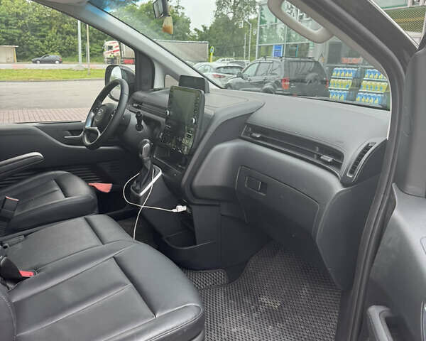 Чорний Хендай Staria, об'ємом двигуна 2.2 л та пробігом 35 тис. км за 47000 $, фото 4 на Automoto.ua
