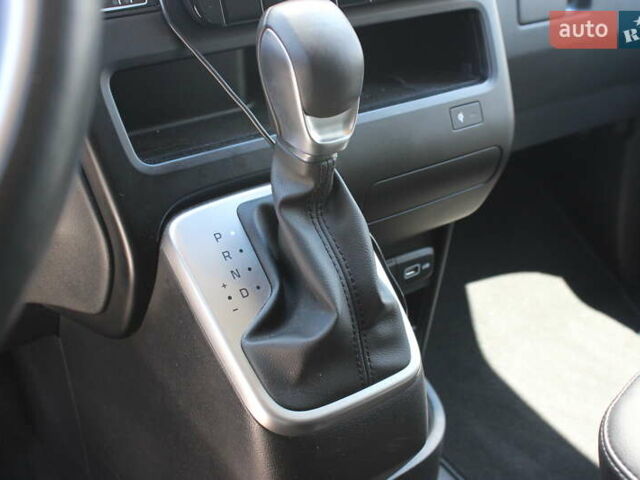 Черный Хендай Staria, объемом двигателя 2.2 л и пробегом 72 тыс. км за 45323 $, фото 33 на Automoto.ua