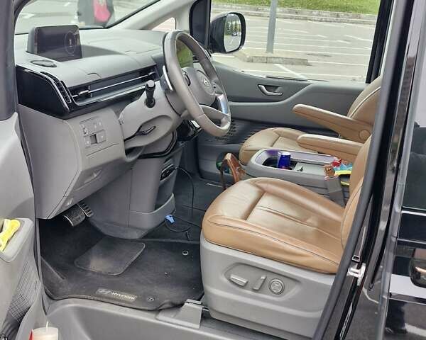 Хендай Staria 2023 у Києві на Automoto.ua Чорний Хендай Staria, об'ємом двигуна 2.2 л та пробігом 35 тис. км за 57000 $, фото 10 на Automoto.ua