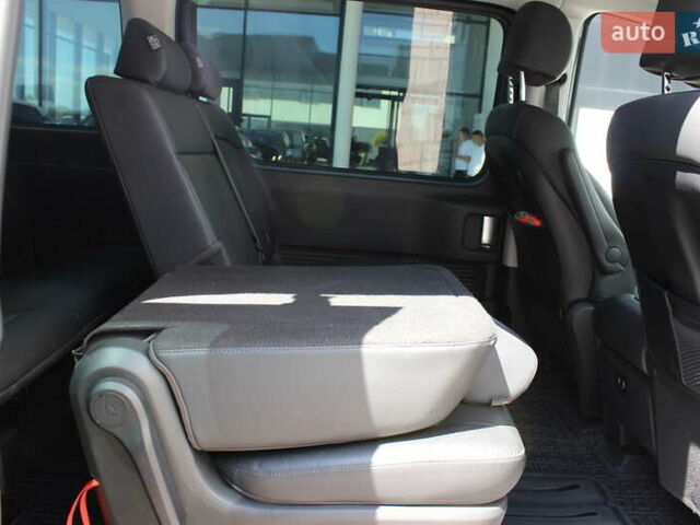 Черный Хендай Staria, объемом двигателя 2.2 л и пробегом 72 тыс. км за 45323 $, фото 47 на Automoto.ua