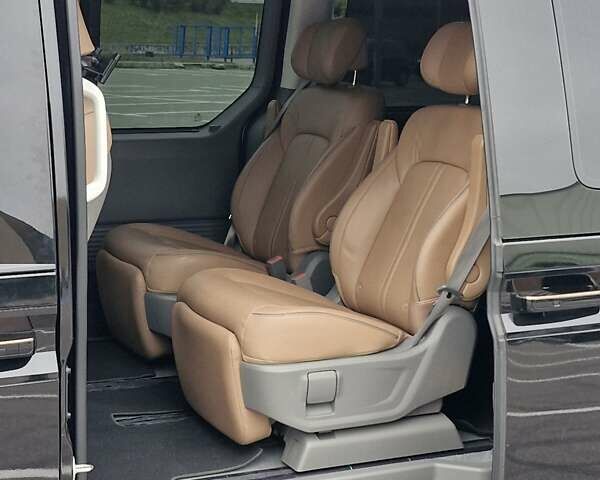 Хендай Staria 2023 у Києві на Automoto.ua Чорний Хендай Staria, об'ємом двигуна 2.2 л та пробігом 35 тис. км за 57000 $, фото 4 на Automoto.ua