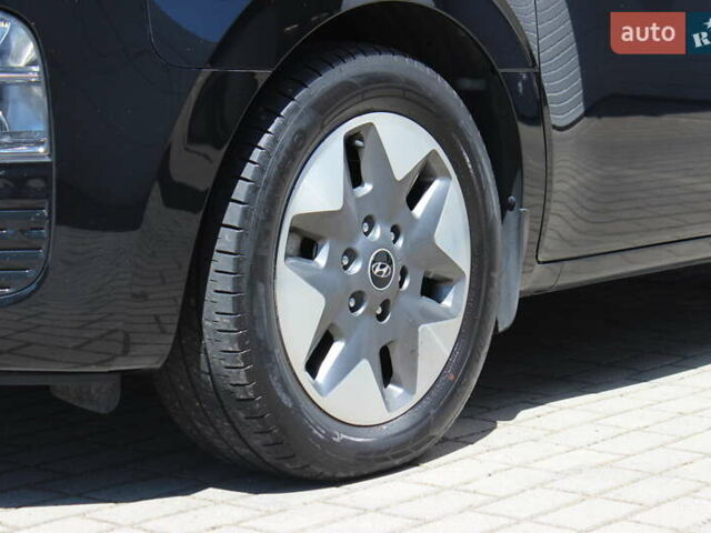 Черный Хендай Staria, объемом двигателя 2.2 л и пробегом 72 тыс. км за 45323 $, фото 4 на Automoto.ua