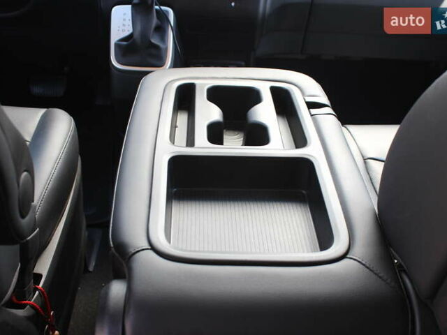 Черный Хендай Staria, объемом двигателя 2.2 л и пробегом 72 тыс. км за 45323 $, фото 25 на Automoto.ua