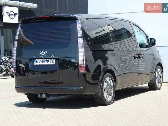 Черный Хендай Staria, объемом двигателя 2.2 л и пробегом 72 тыс. км за 45323 $, фото 5 на Automoto.ua