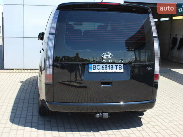 Черный Хендай Staria, объемом двигателя 2.2 л и пробегом 72 тыс. км за 45323 $, фото 12 на Automoto.ua