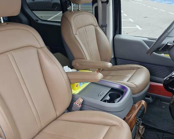 Хендай Staria 2023 у Києві на Automoto.ua Чорний Хендай Staria, об'ємом двигуна 2.2 л та пробігом 35 тис. км за 57000 $, фото 115 на Automoto.ua