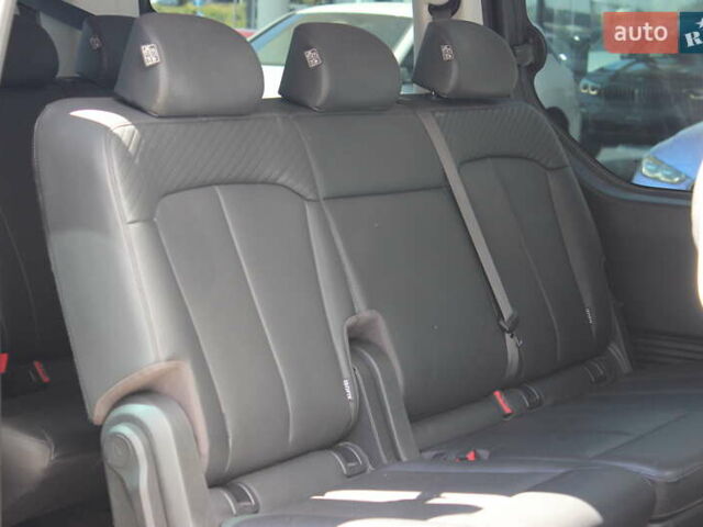 Черный Хендай Staria, объемом двигателя 2.2 л и пробегом 72 тыс. км за 45323 $, фото 43 на Automoto.ua