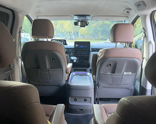 Черный Хендай Staria, объемом двигателя 2.2 л и пробегом 57 тыс. км за 49999 $, фото 13 на Automoto.ua