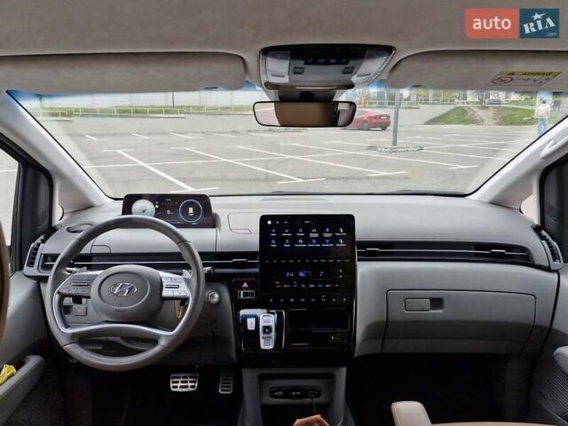 Хендай Staria 2023 у Києві на Automoto.ua Чорний Хендай Staria, об'ємом двигуна 2.2 л та пробігом 35 тис. км за 57000 $, фото 125 на Automoto.ua