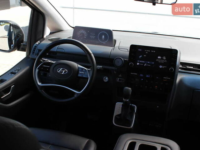 Черный Хендай Staria, объемом двигателя 2.2 л и пробегом 72 тыс. км за 45323 $, фото 38 на Automoto.ua