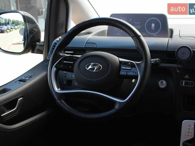 Черный Хендай Staria, объемом двигателя 2.2 л и пробегом 72 тыс. км за 45323 $, фото 34 на Automoto.ua